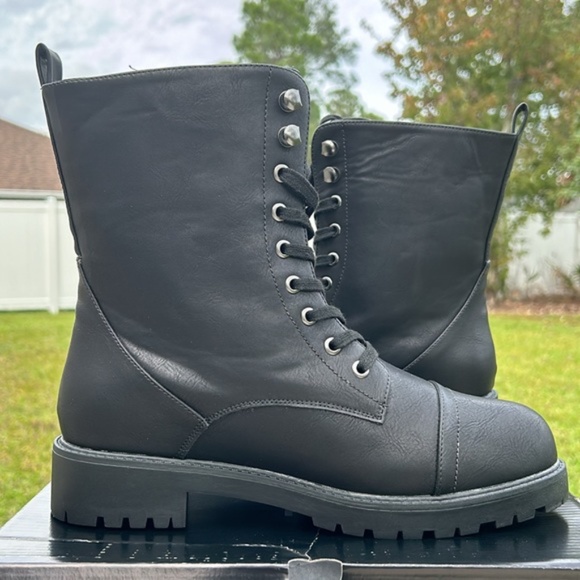 . New Torrid Disney Mickey combat boots - Picture 5 of 16